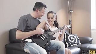 Old Guitarist Demonstrated Youthful Chick His Own Erect Instrument