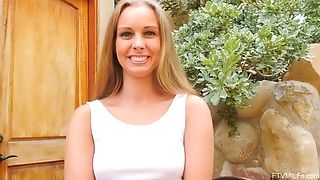 Sexy Honey Kinuski Spreads Her Gams To Masturbate In Outdoors